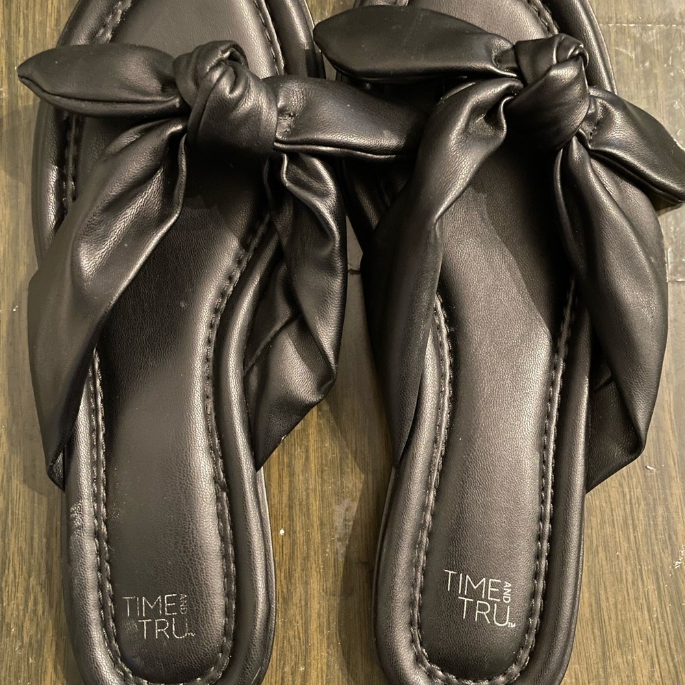 Time and Tru Women's Black Knotted Slide Sandals